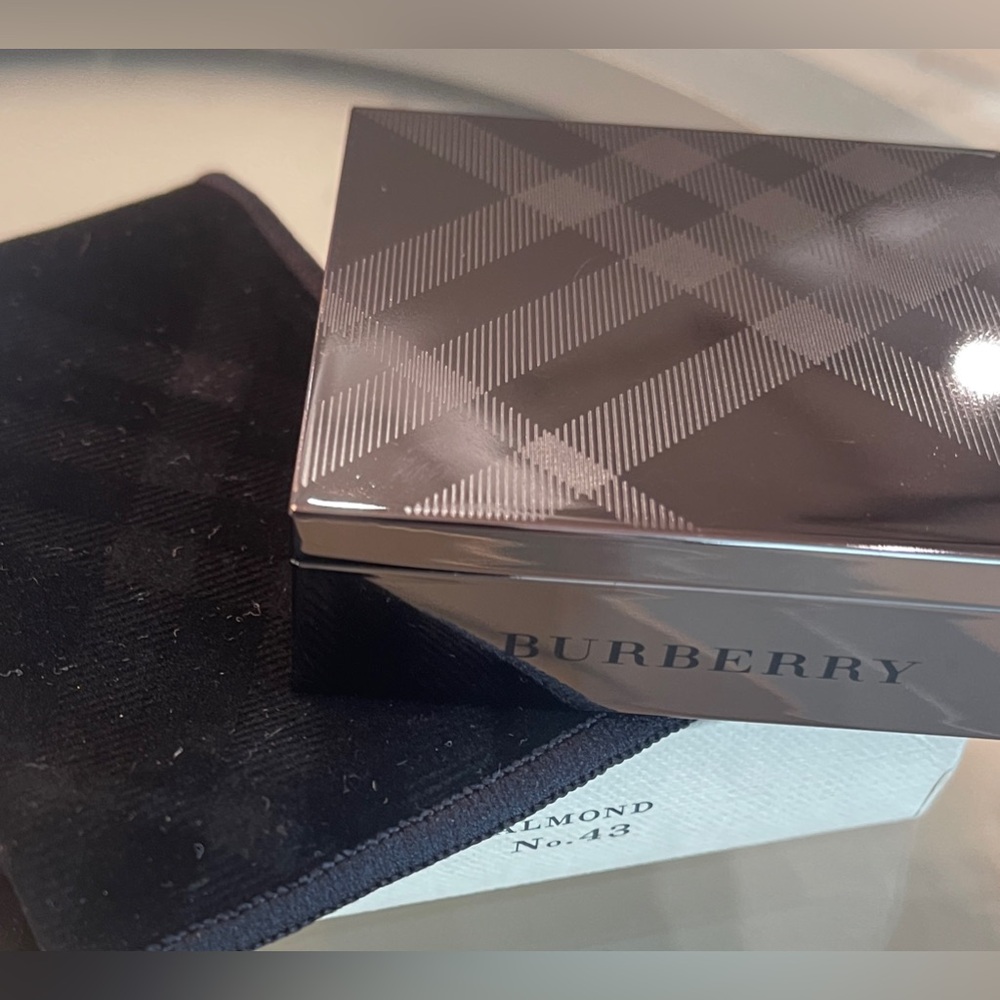 Burberry Gorgeous Compact Foundation Pressed powder NIB Fresh Glow Almond No 43 - Picture 9 of 11